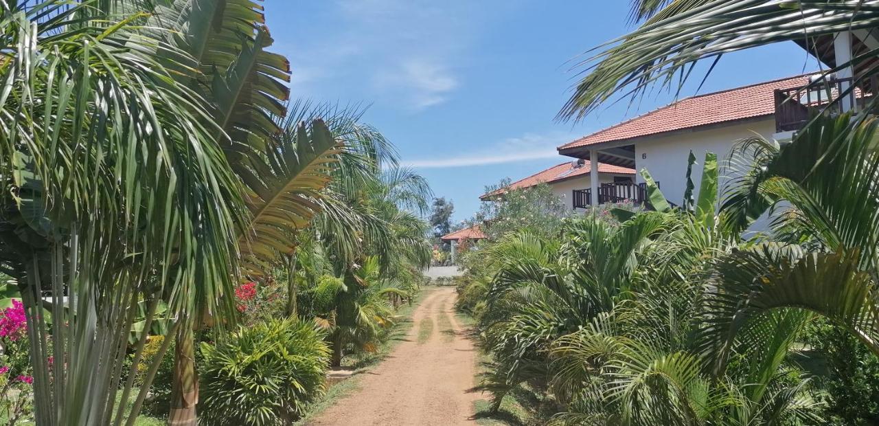 Ladja Beach Resort Ambalantota Dış mekan fotoğraf
