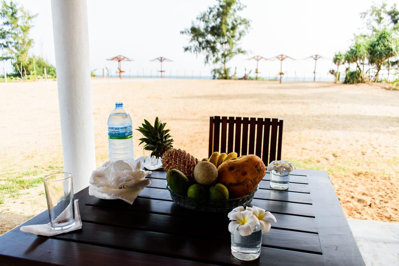 Ladja Beach Resort Ambalantota Dış mekan fotoğraf