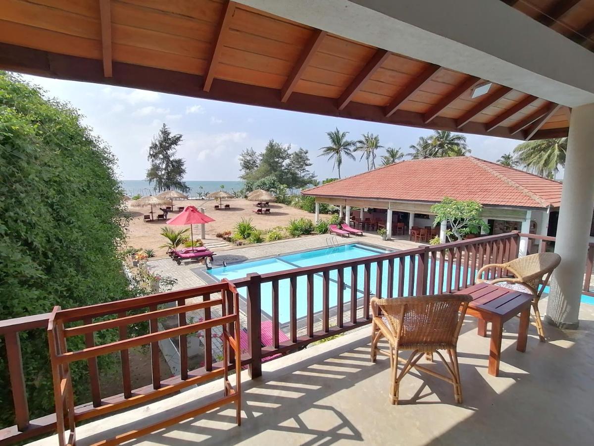 Ladja Beach Resort Ambalantota Dış mekan fotoğraf