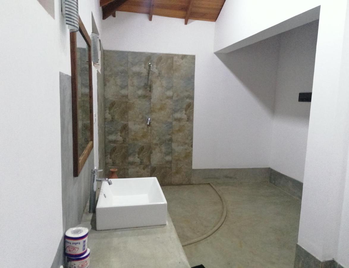 Ladja Beach Resort Ambalantota Dış mekan fotoğraf